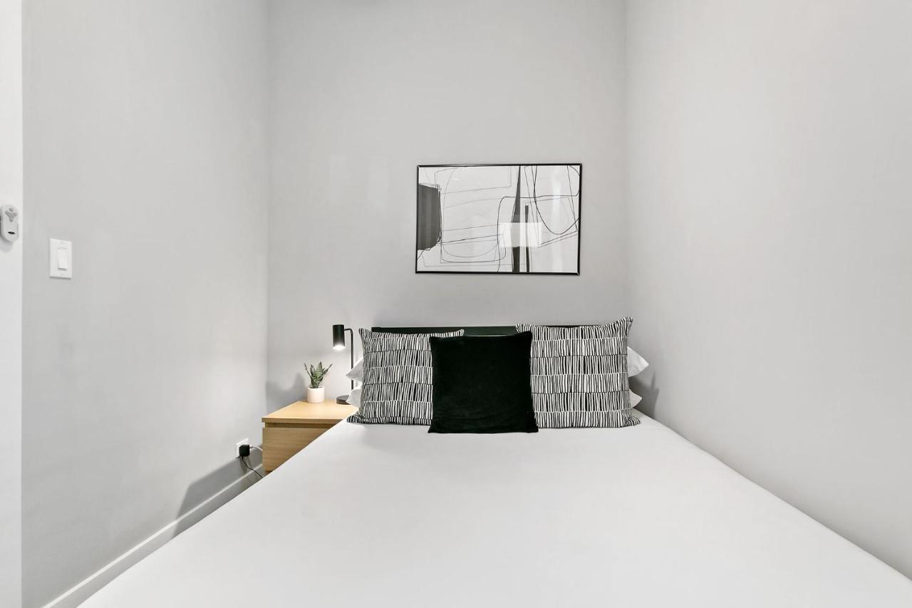 2br Comfy And Stylish In West Town - Erie 1r Apartment